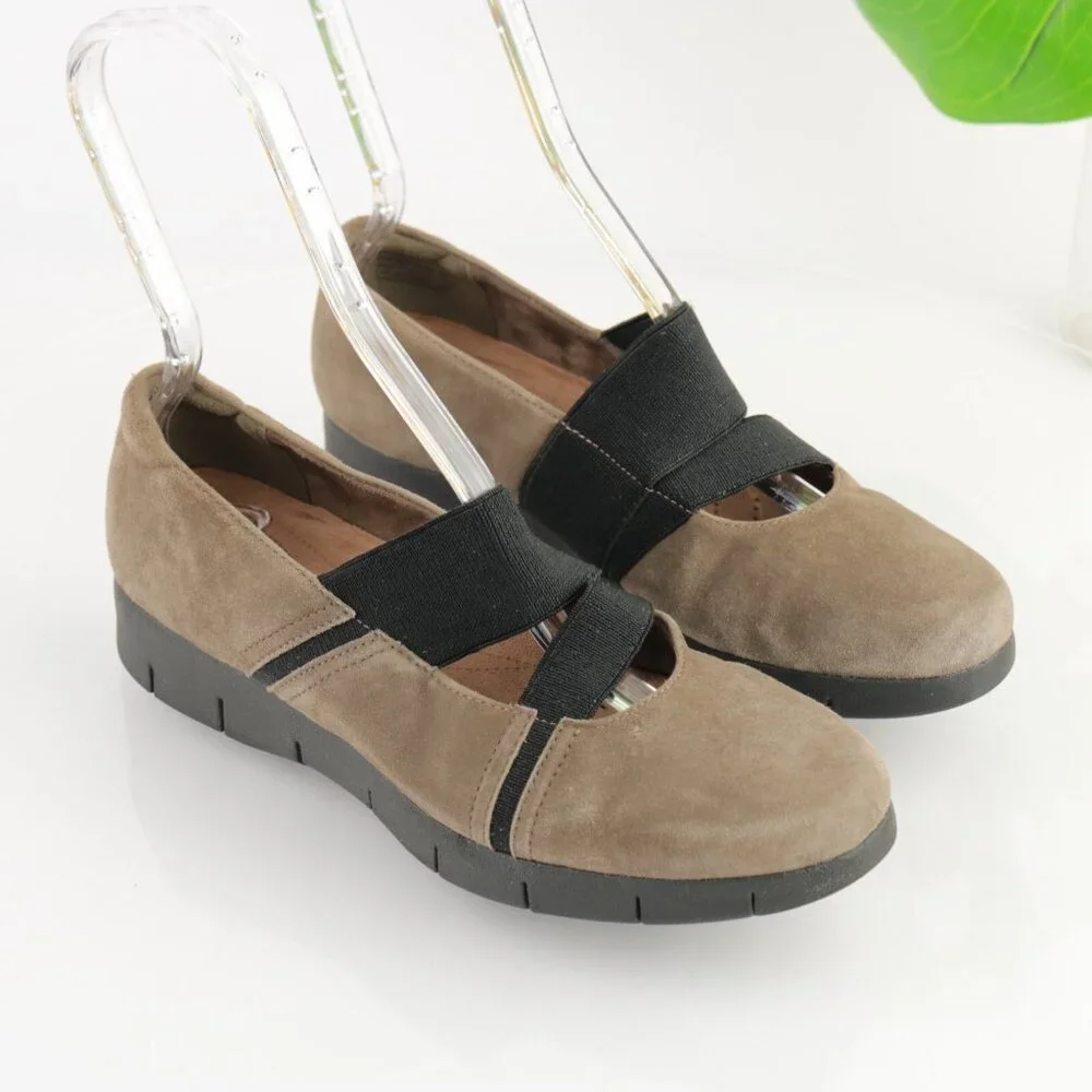 Clarks Womens Daelyn Villa Mary Jane Shoe‎ Size 9.5 M Tan Suede Slip On Flat